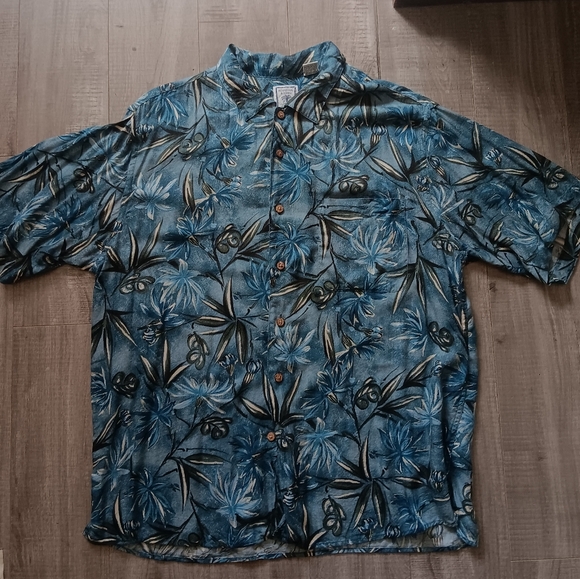 Hawaiian shirt - Picture 2 of 3